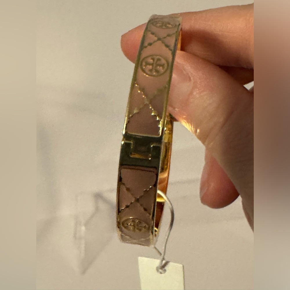Tory Burch NWT Icon T Monogram Hinge Gold-Toned Pink Enamel Bangle Bracelet - Picture 5 of 11